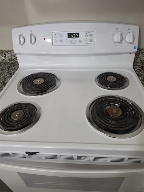 3 bed, 1 bath apartment for rent at 14 Ridgeway Unit 4, Lynn — photo 4 of 6