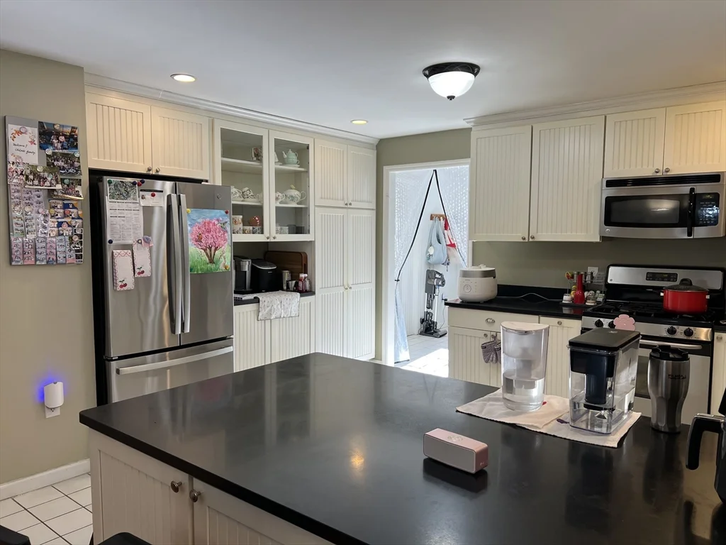 3 bed, 2 bath apartment for rent at 14 Rockland St, Newton Highlands — photo 12 of 19