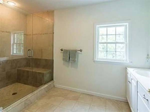 3 bed, 2 bath apartment for rent at 14 Rockland St, Newton Highlands — photo 6 of 19