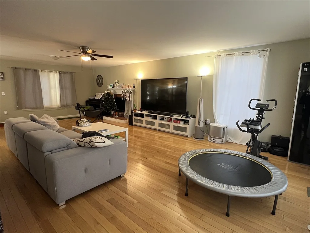 3 bed, 2 bath apartment for rent at 14 Rockland St, Newton Highlands — photo 15 of 19
