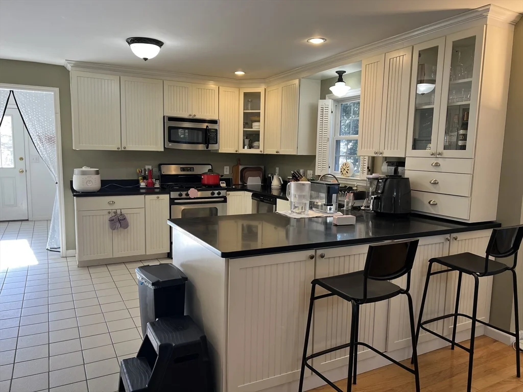 3 bed, 2 bath apartment for rent at 14 Rockland St, Newton Highlands — photo 11 of 19
