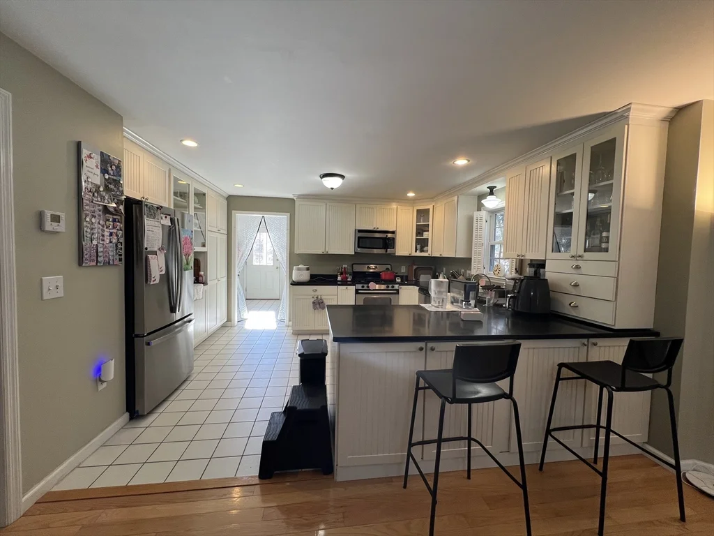 3 bed, 2 bath apartment for rent at 14 Rockland St, Newton Highlands — photo 10 of 19