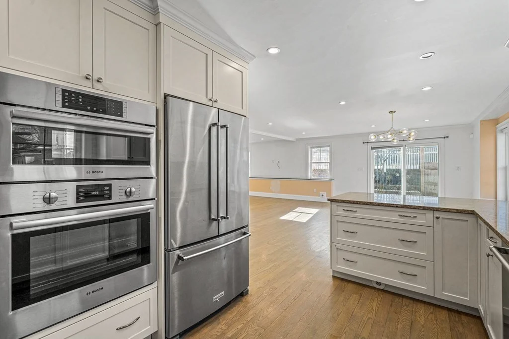 4 bed, 4+ bath apartment for rent at 14 Rockview St Unit 14, Jamaica Plain — photo 4 of 13