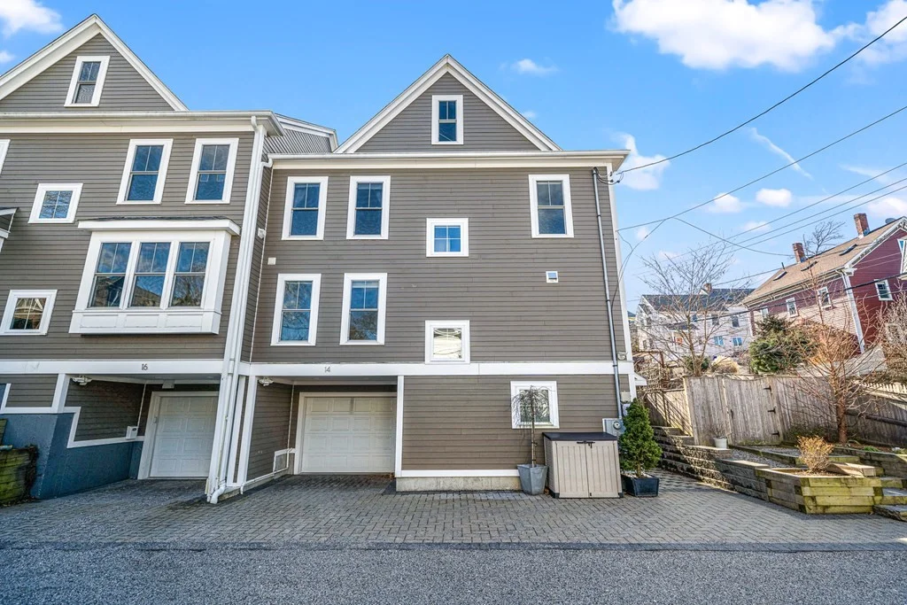 4 bed, 4+ bath apartment for rent at 14 Rockview St Unit 14, Jamaica Plain — photo 2 of 13