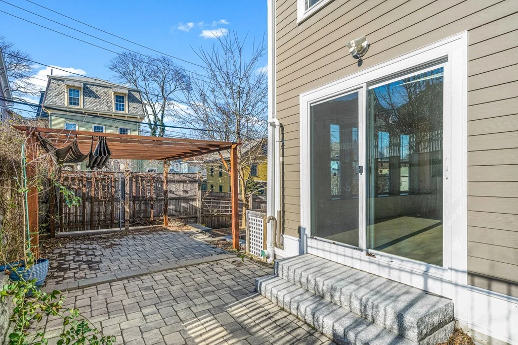 4 bed, 4+ bath apartment for rent at 14 Rockview St Unit 14, Jamaica Plain — photo 3 of 13