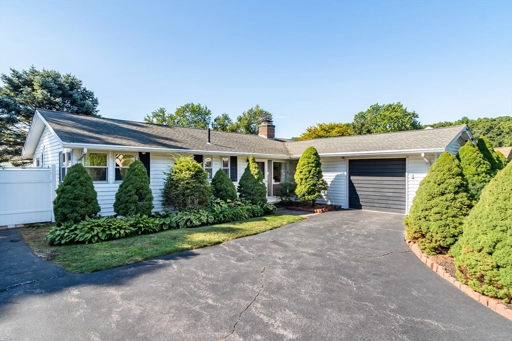 3 bed, 1 bath apartment for rent at 14 Rosslare Rd, Framingham