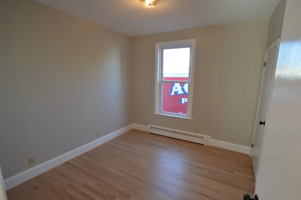 3 bed, 1 bath apartment for rent at 14 Roundy St Unit 1, Beverly — photo 6 of 8