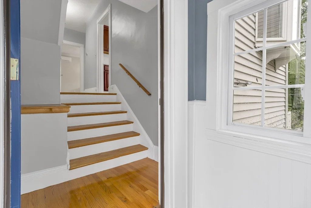 4 bed, 1 bath apartment for rent at 14 S Unit 2, Jamaica Plain — photo 3 of 27