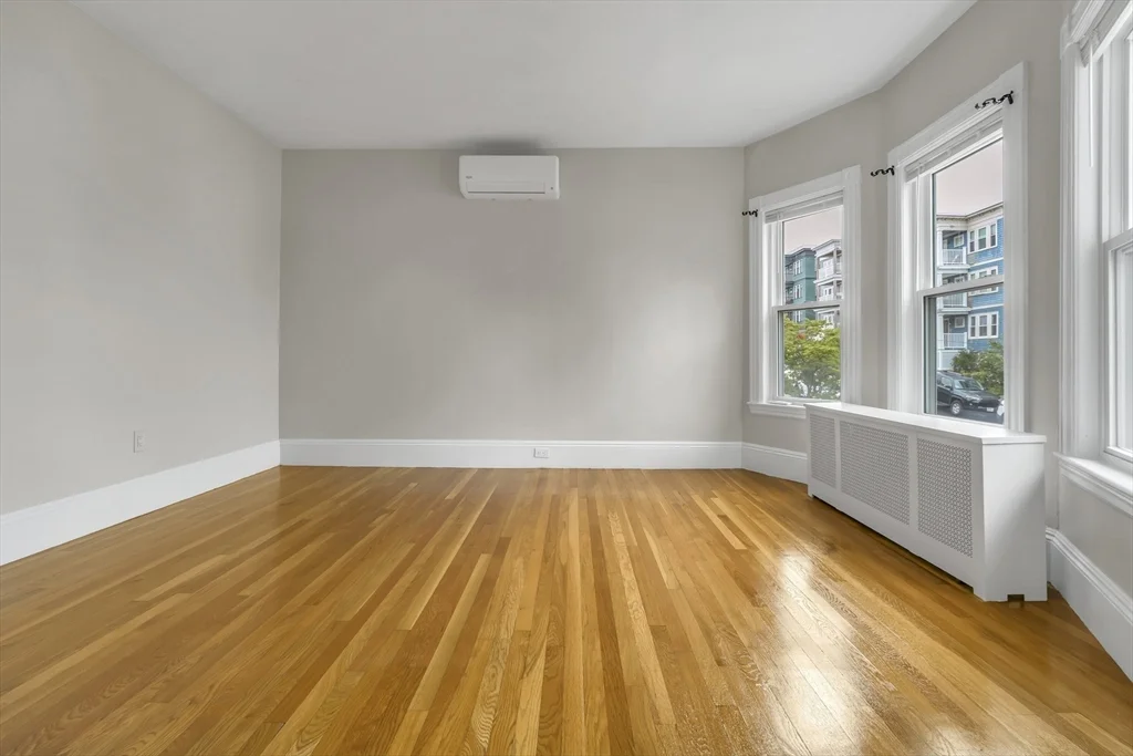 4 bed, 1 bath apartment for rent at 14 S Unit 2, Jamaica Plain — photo 6 of 27