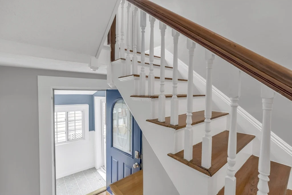 4 bed, 1 bath apartment for rent at 14 S Unit 2, Jamaica Plain — photo 4 of 27