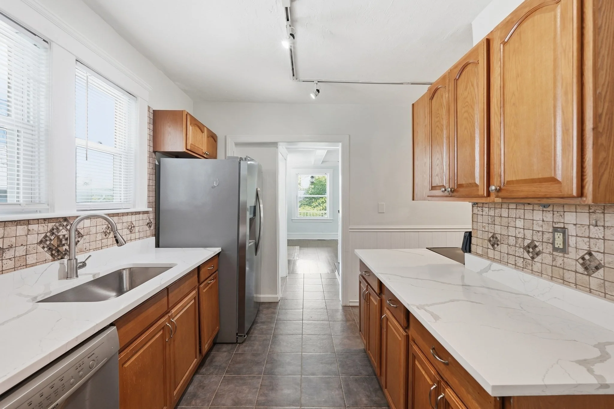4 bed, 2 bath apartment for rent at 14 Saint Elmo Rd, Tatnuck — photo 11 of 35