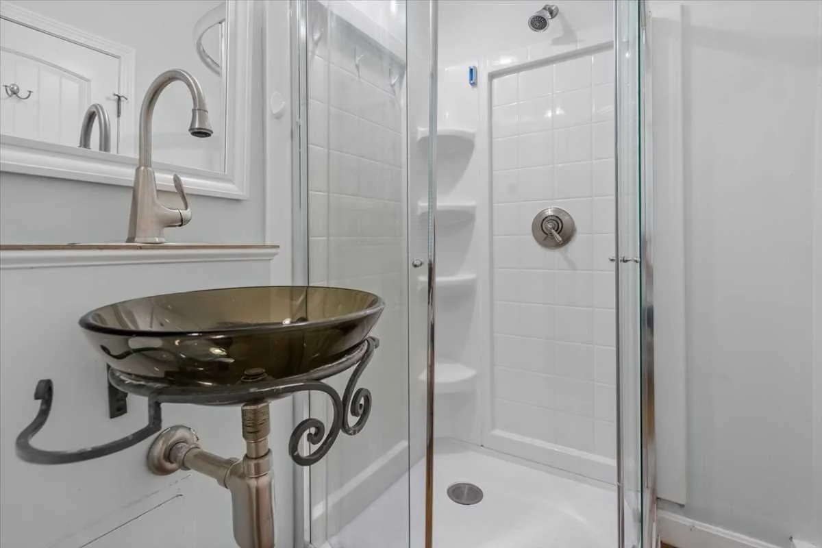 4 bed, 2 bath apartment for rent at 14 Saint Elmo Rd, Worcester — photo 11 of 24