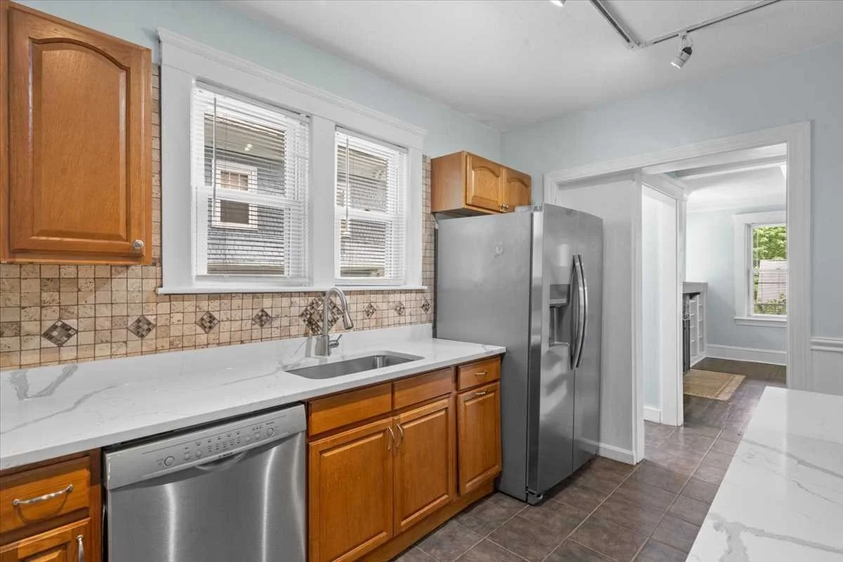4 bed, 2 bath apartment for rent at 14 Saint Elmo Rd, Worcester — photo 15 of 24