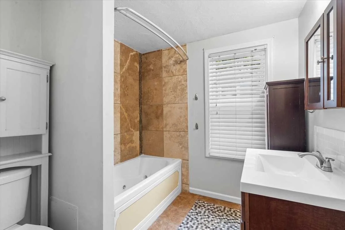 4 bed, 2 bath apartment for rent at 14 Saint Elmo Rd, Worcester — photo 19 of 24