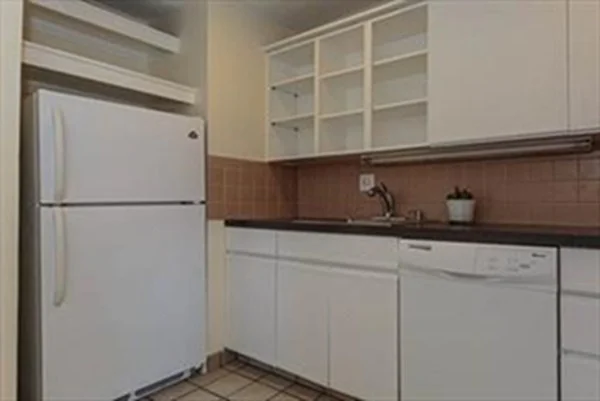 2 bed, 1 bath apartment for rent at 14 Salem St Unit 2, Cambridgeport — photo 9 of 11