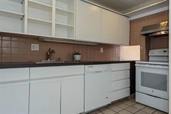 2 bed, 1 bath apartment for rent at 14 Salem St Unit 2, Cambridgeport — photo 8 of 11