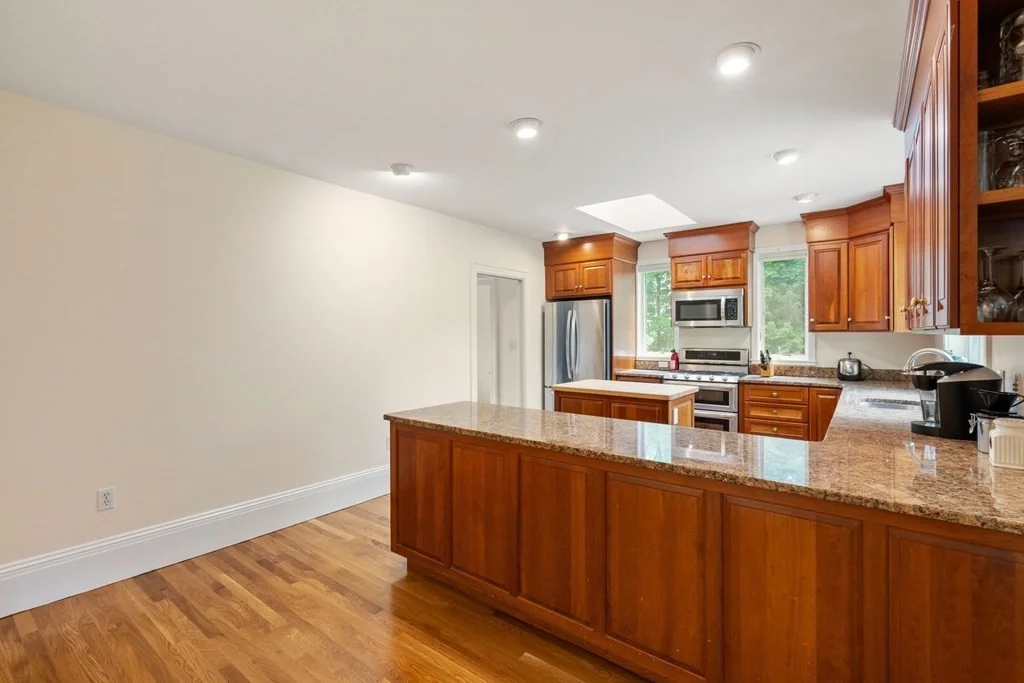 5 bed, 2 bath apartment for rent at 14 Salisbury Rd Unit 14, Newtonville — photo 6 of 21