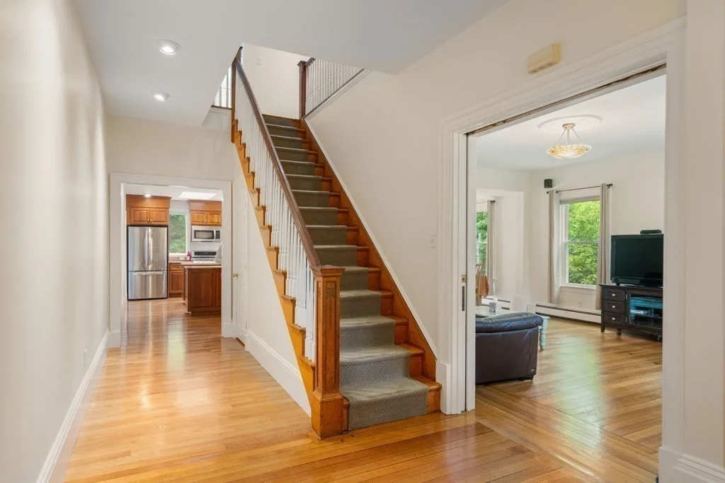 5 bed, 2 bath apartment for rent at 14 Salisbury Rd Unit 14, Newtonville — photo 9 of 21