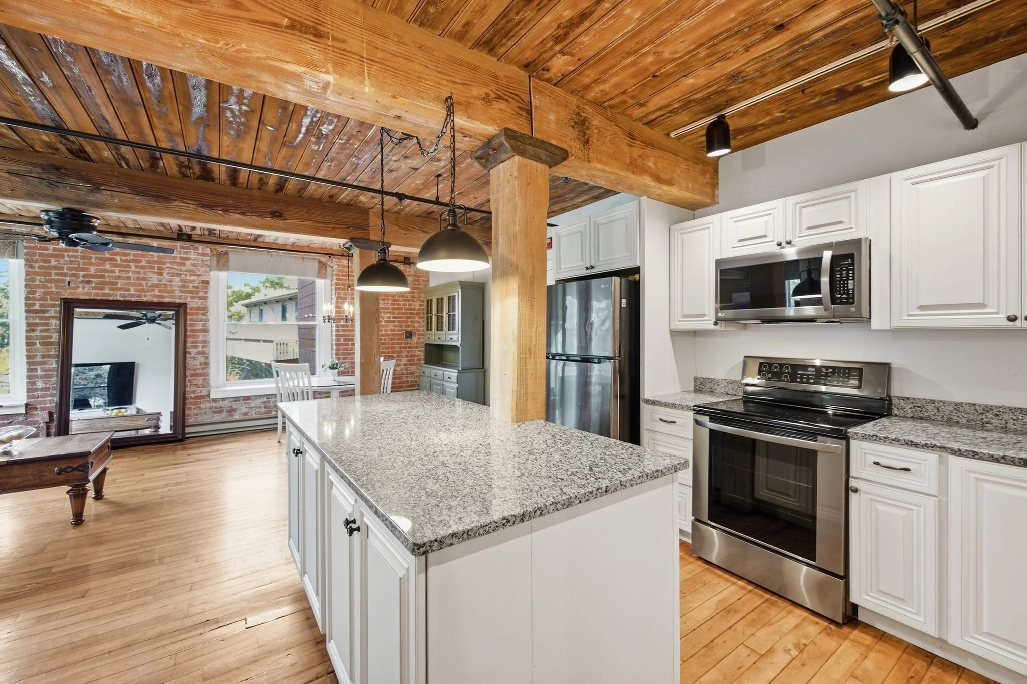 2 bed, 2 bath apartment for rent at 14 Sanford St Unit 5, Medway — photo 3 of 34