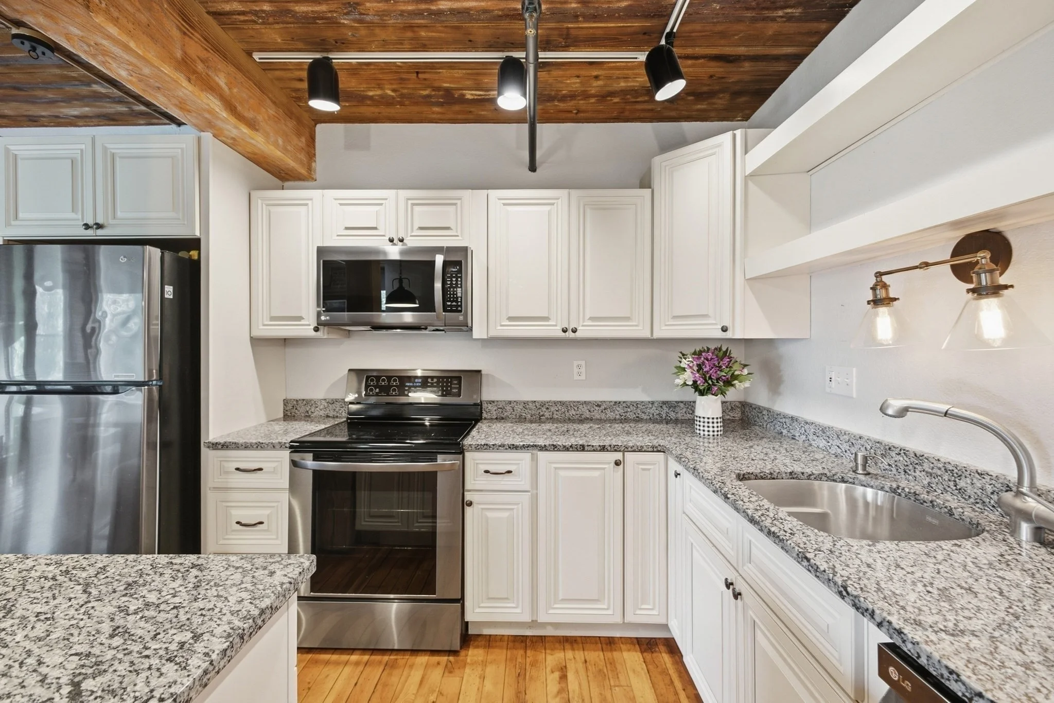 2 bed, 2 bath apartment for rent at 14 Sanford St Unit 5, Medway — photo 4 of 34