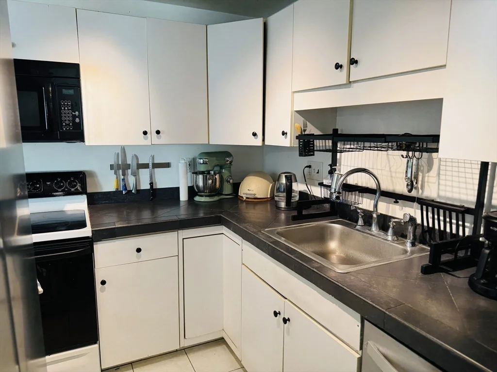2 bed, 2 bath apartment for rent at 14 Sanford Unit 41, Medway — photo 10 of 31
