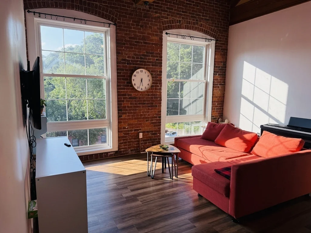 2 bed, 2 bath apartment for rent at 14 Sanford Unit 41, Medway — photo 4 of 31