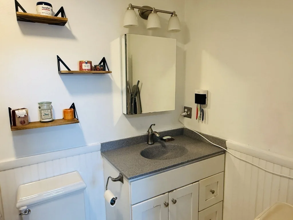 2 bed, 2 bath apartment for rent at 14 Sanford Unit 41, Medway — photo 27 of 31