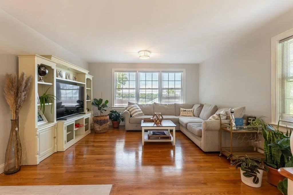 2 bed, 1 bath apartment for rent at 14 Scott St Unit 2, Gloucester — photo 1 of 11