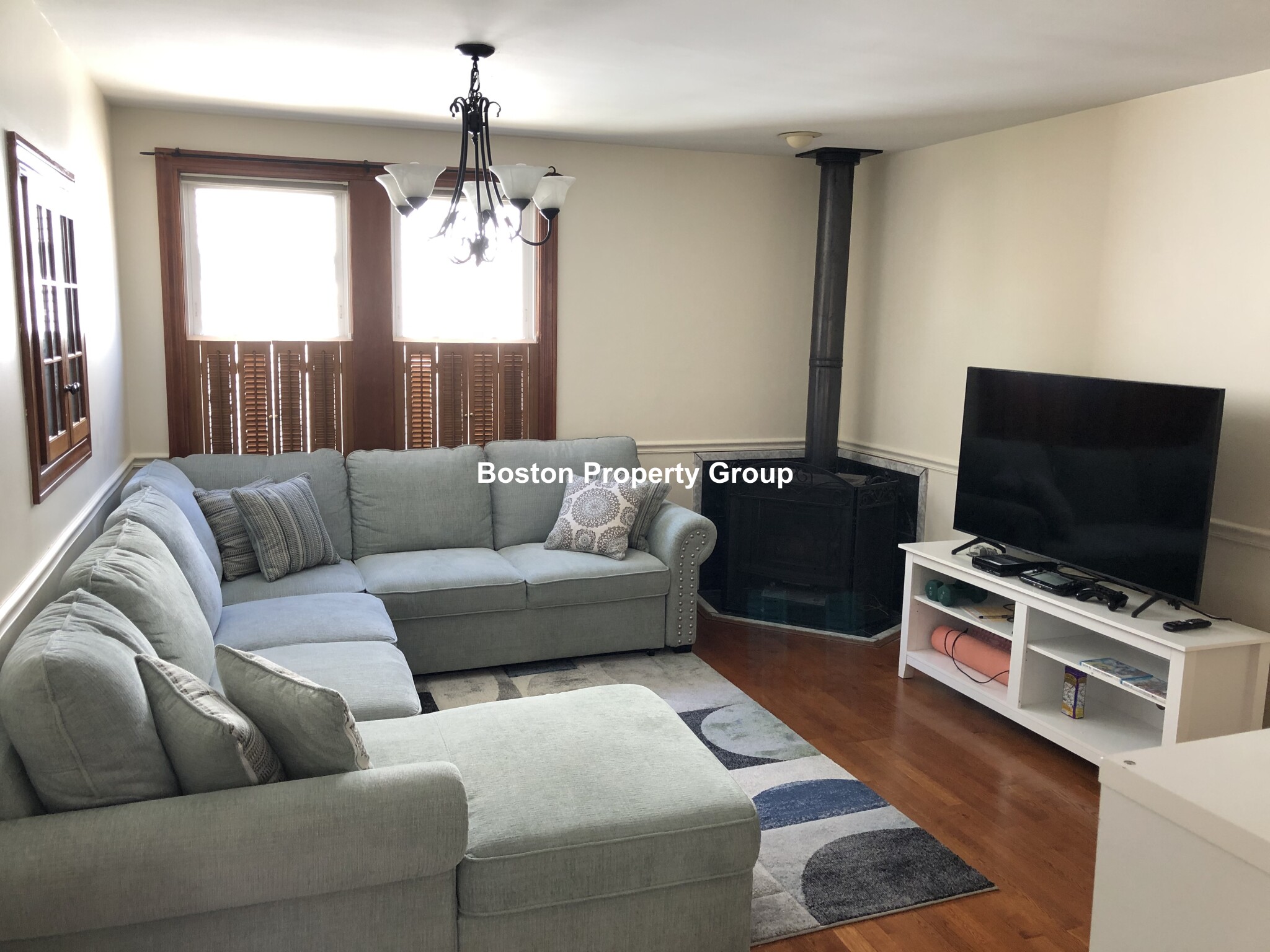 3 bed, 2 bath apartment for rent at 14 Sheffield Rd Unit 2, Roslindale — photo 3 of 15
