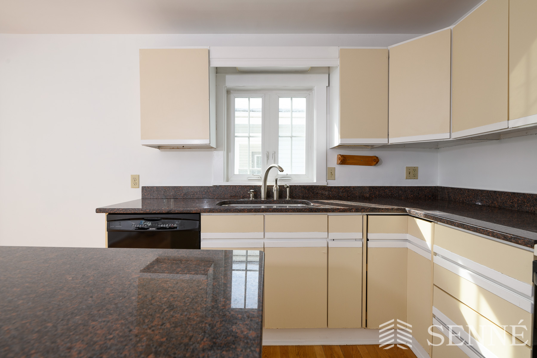2.5 bed, 2.5 bath apartment for rent at 14 Skehan St Unit 2, Ward Two — photo 5 of 14