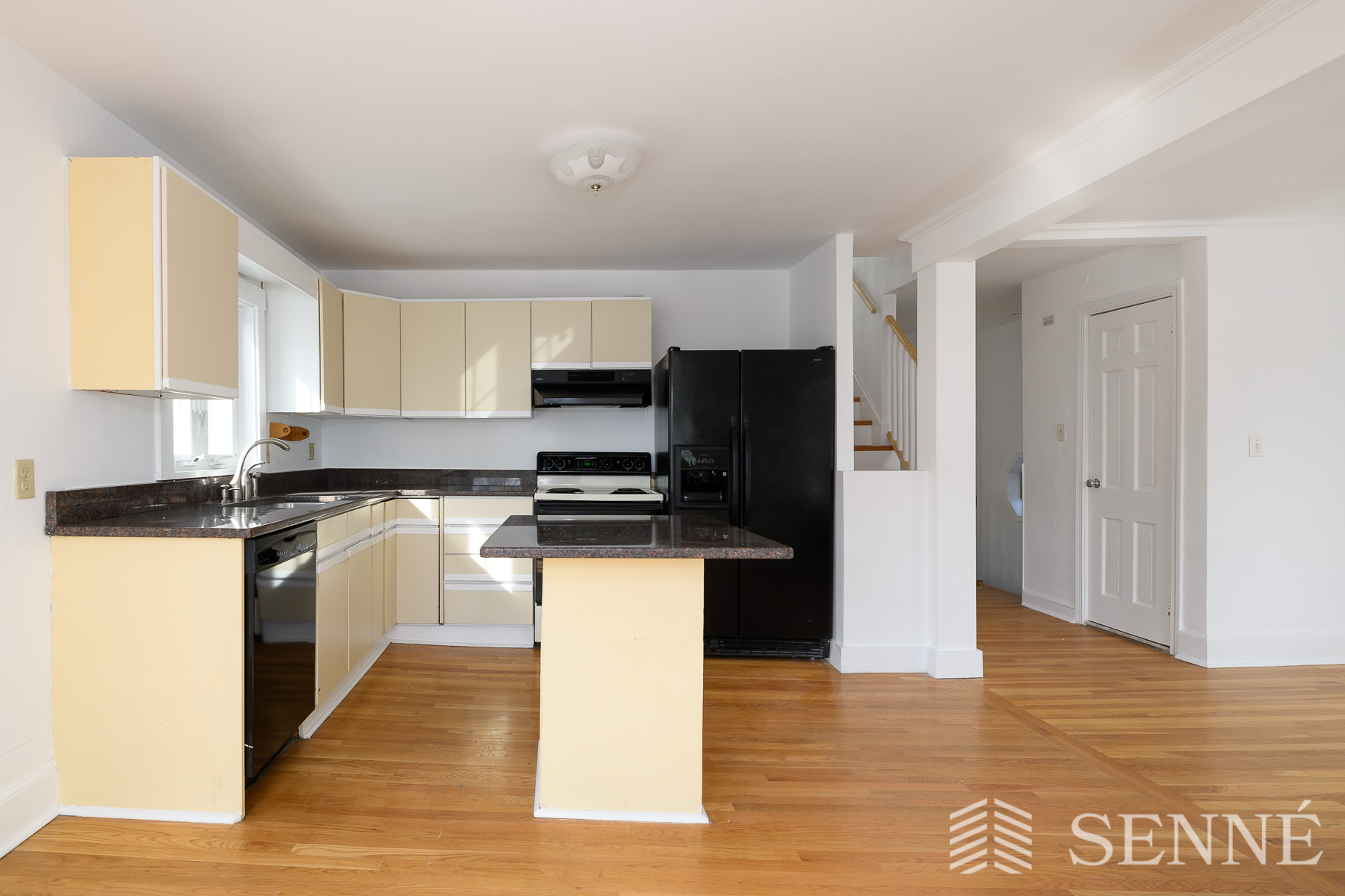 2.5 bed, 2.5 bath apartment for rent at 14 Skehan St Unit 2, Ward Two — photo 2 of 14