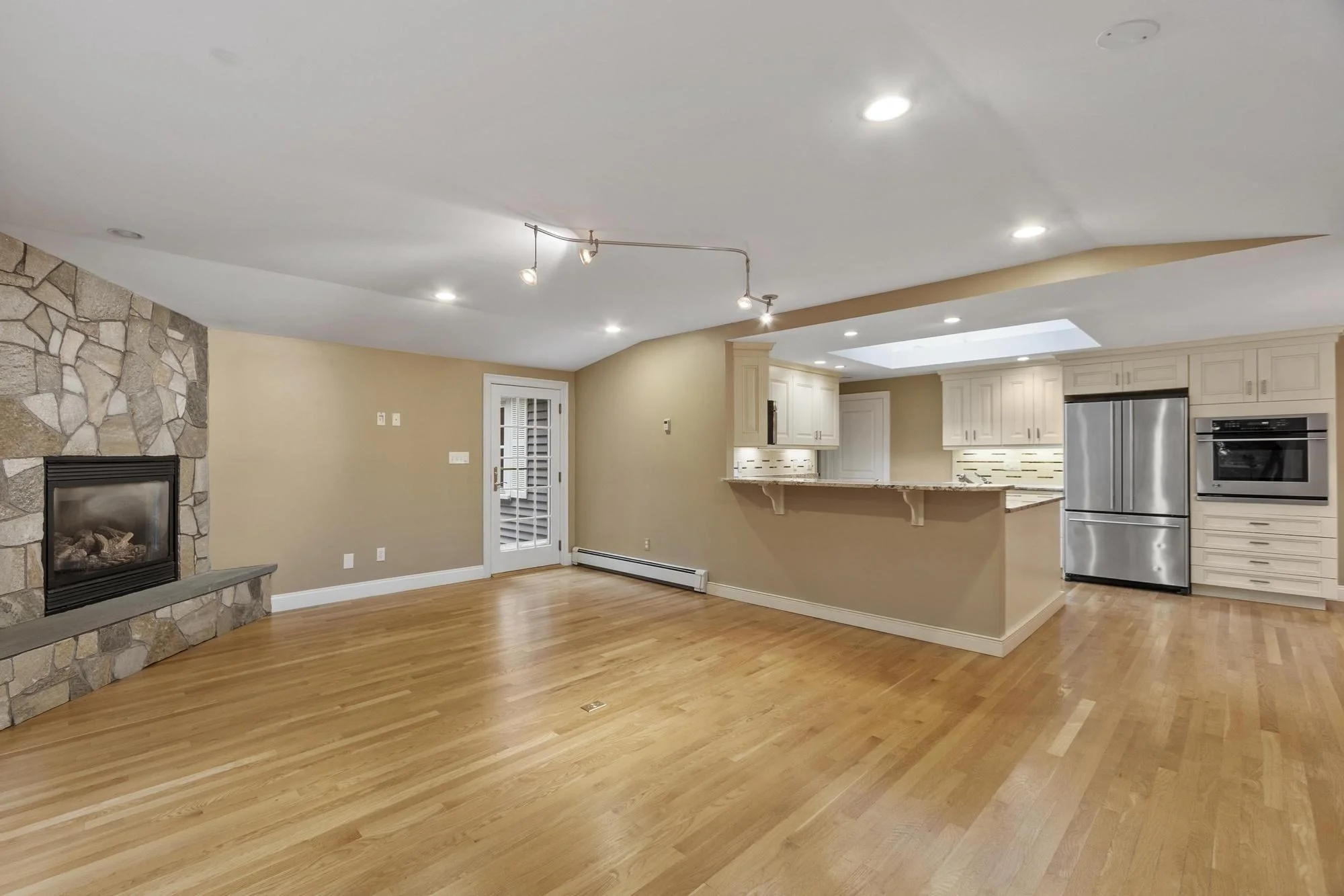 3 bed, 2 bath apartment for rent at 14 Steele St, Stoneham — photo 9 of 39