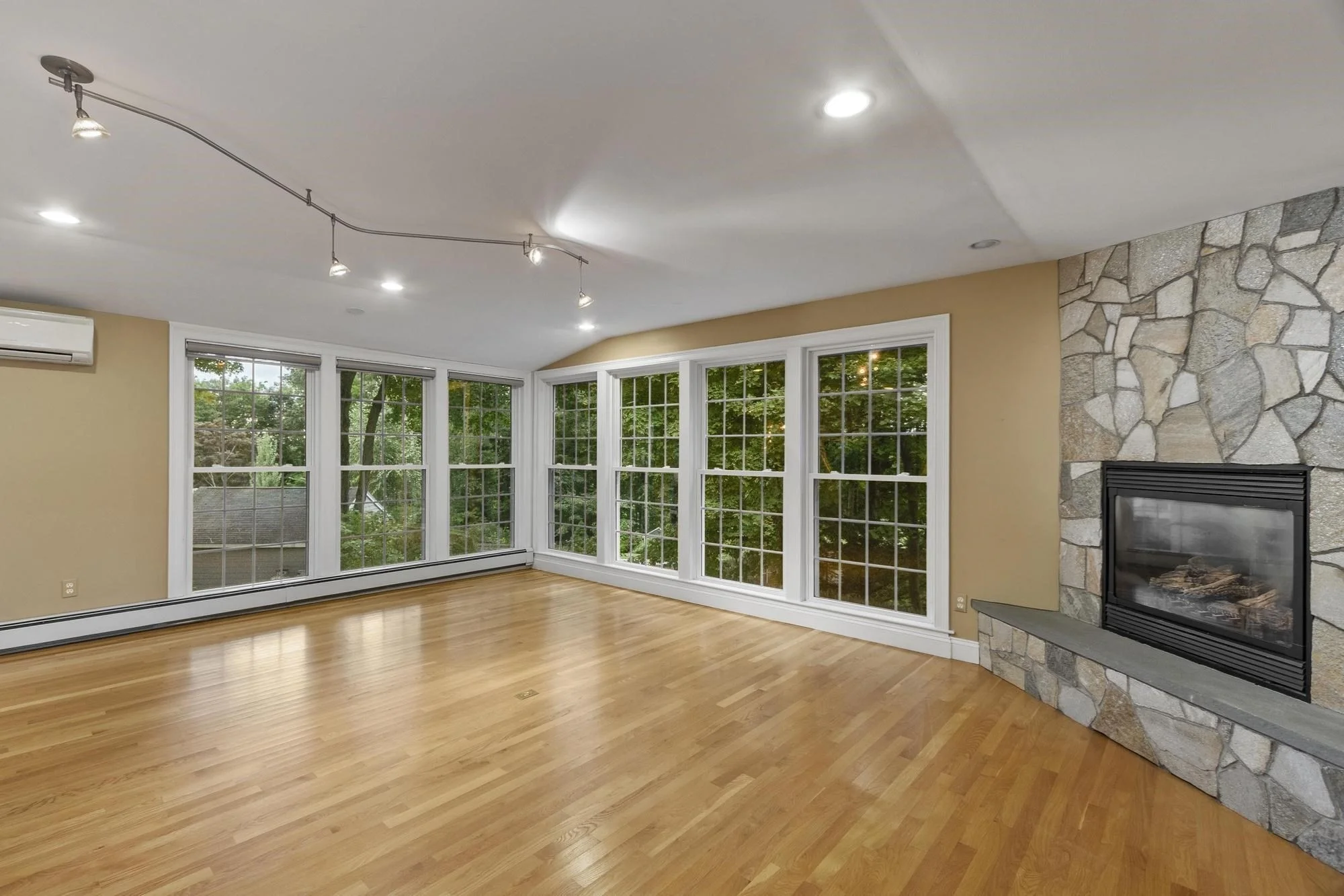 3 bed, 2 bath apartment for rent at 14 Steele St, Stoneham — photo 7 of 39