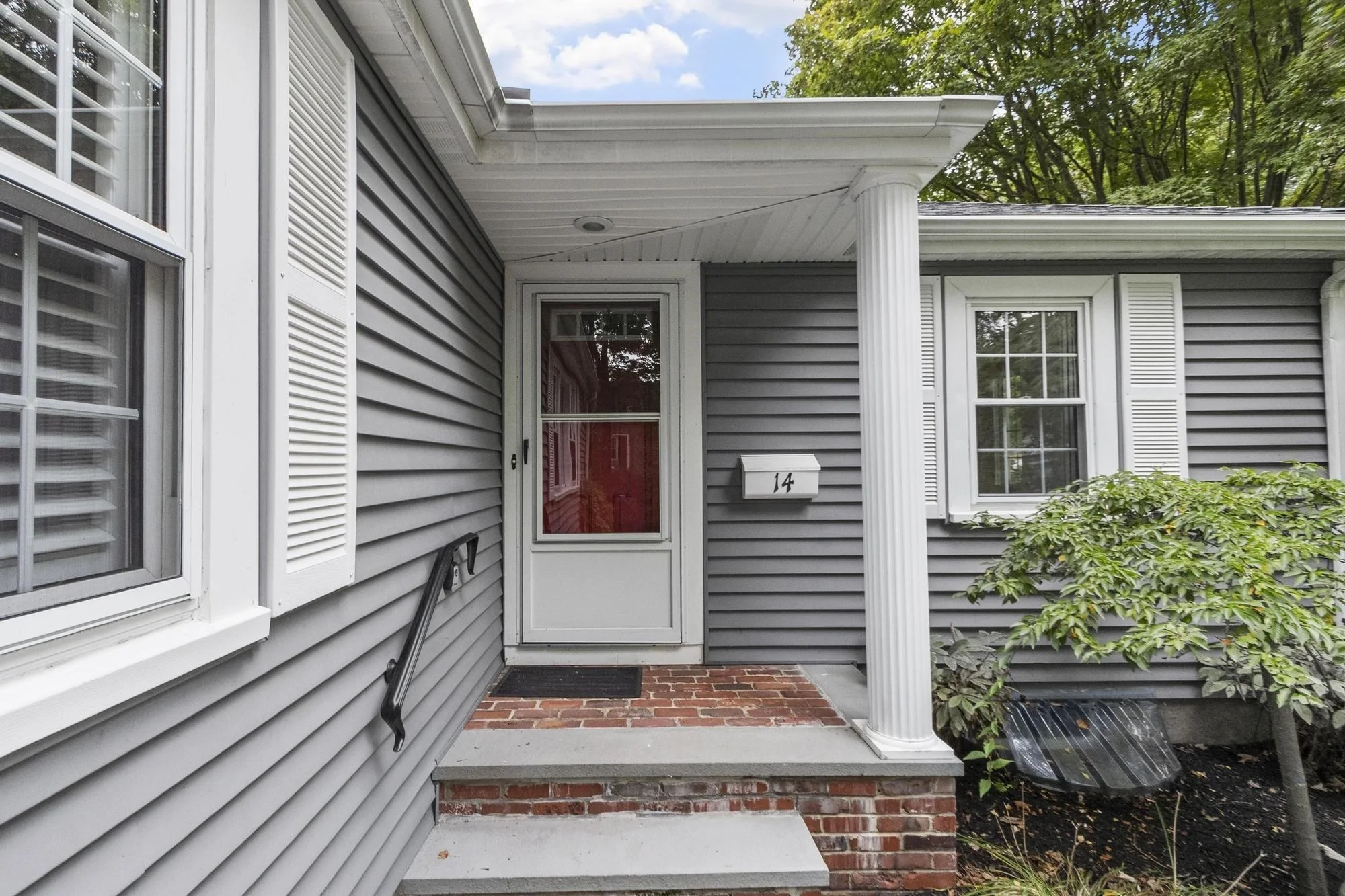 3 bed, 2 bath apartment for rent at 14 Steele St, Stoneham — photo 2 of 39