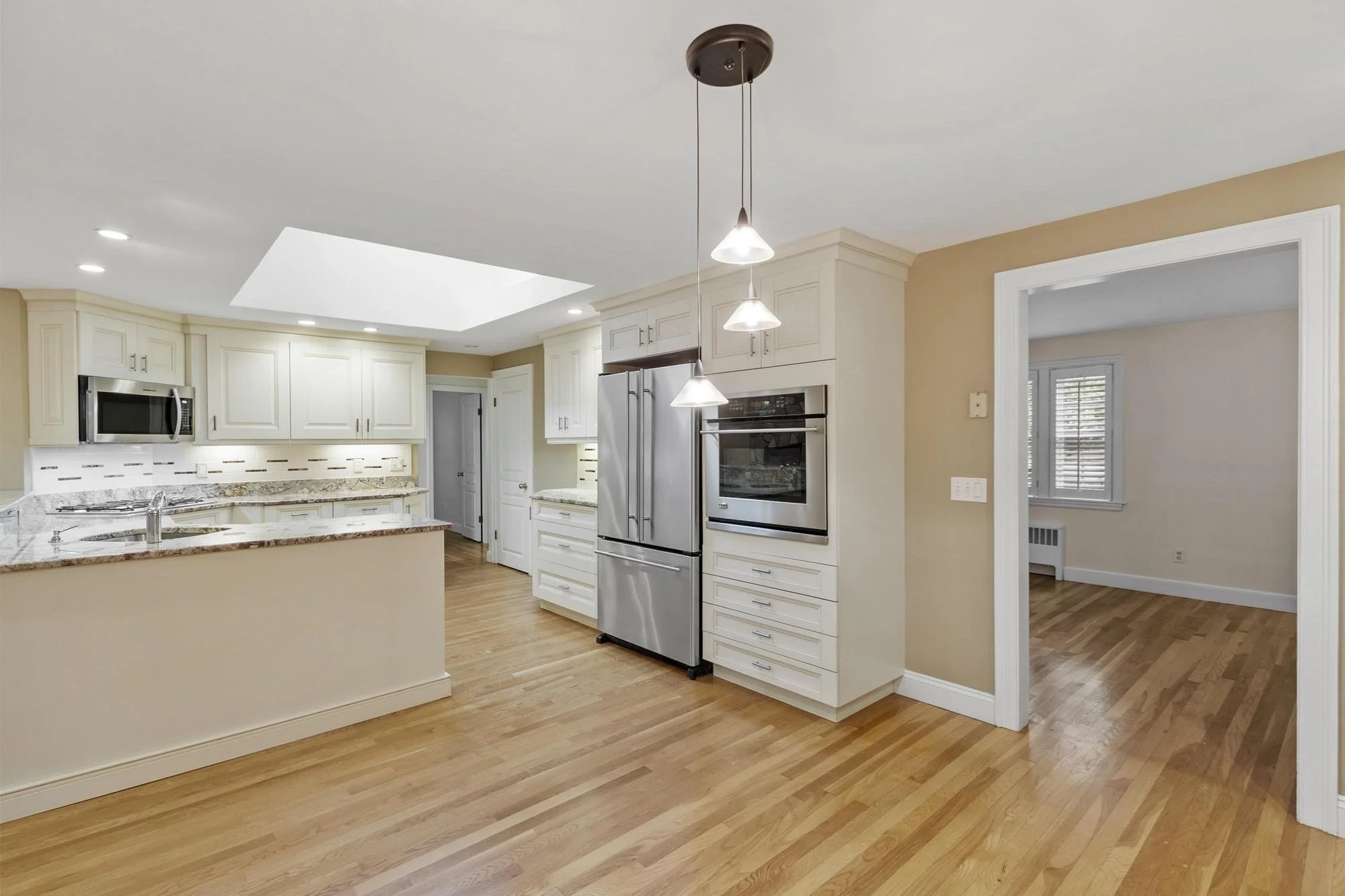 3 bed, 2 bath apartment for rent at 14 Steele St, Stoneham — photo 5 of 39