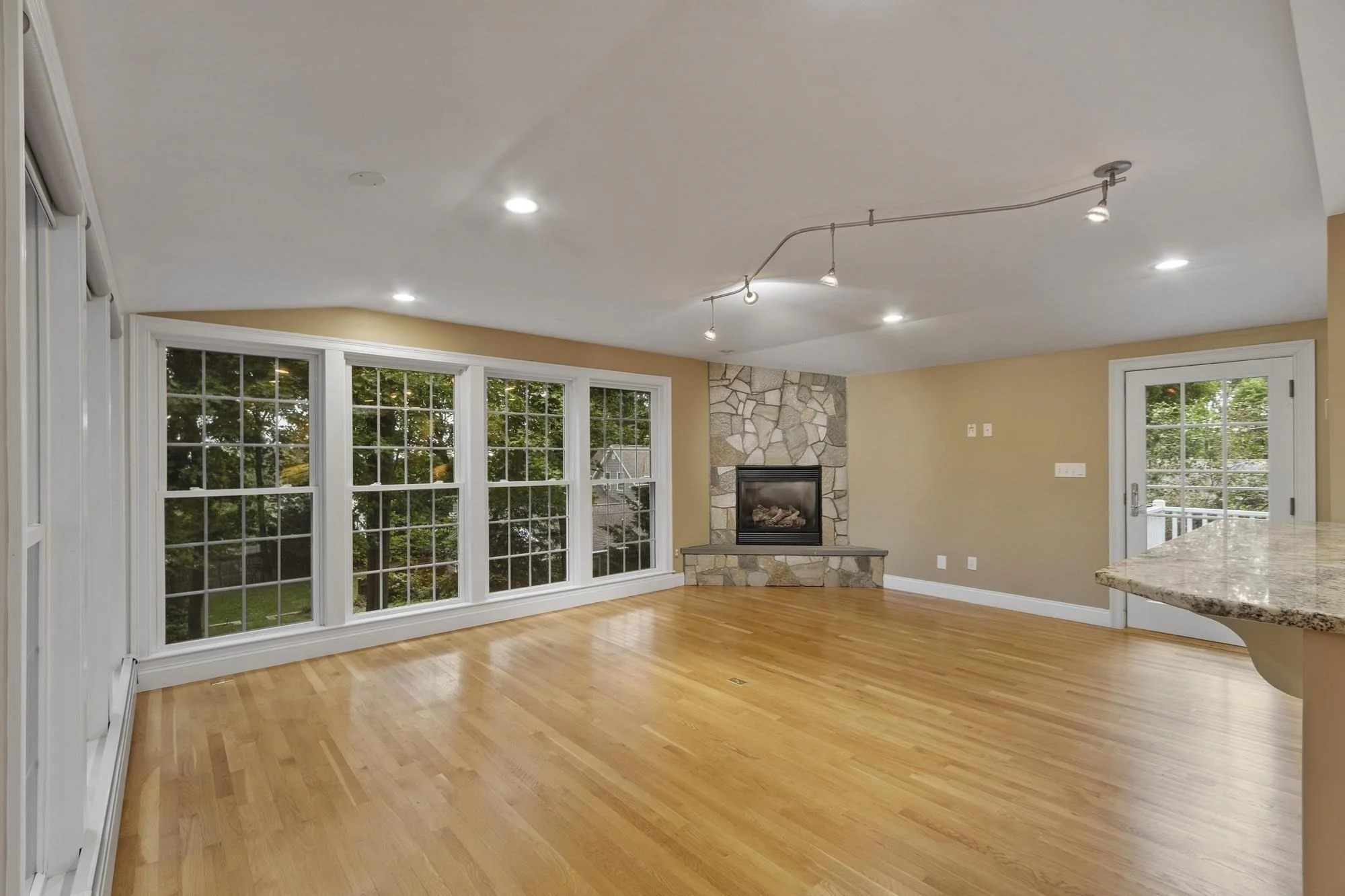 3 bed, 2 bath apartment for rent at 14 Steele St, Stoneham — photo 10 of 39