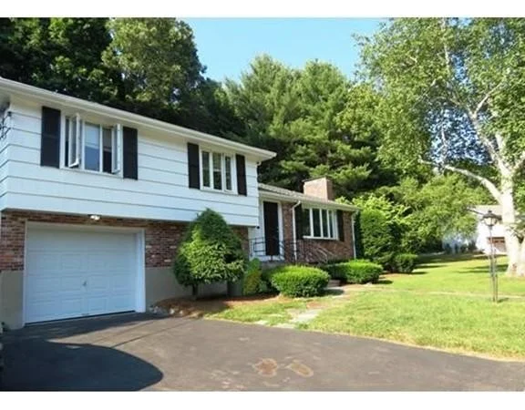 3 bed, 1 bath apartment for rent at 14 Stephen Pl Unit 0, Oak Hill