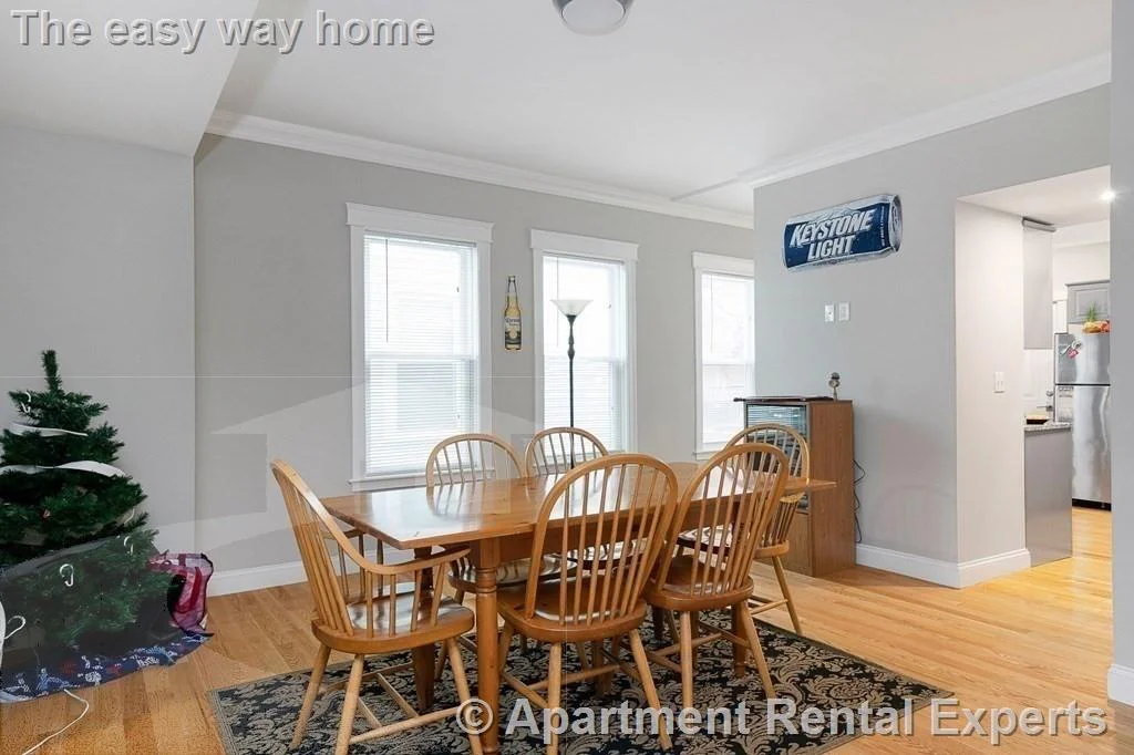 4 bed, 2 bath apartment for rent at 14 Stickney Ave Unit 1, Winter Hill — photo 6 of 10