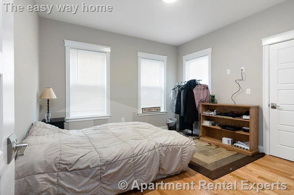 4 bed, 2 bath apartment for rent at 14 Stickney Ave Unit 1, Winter Hill — photo 10 of 10