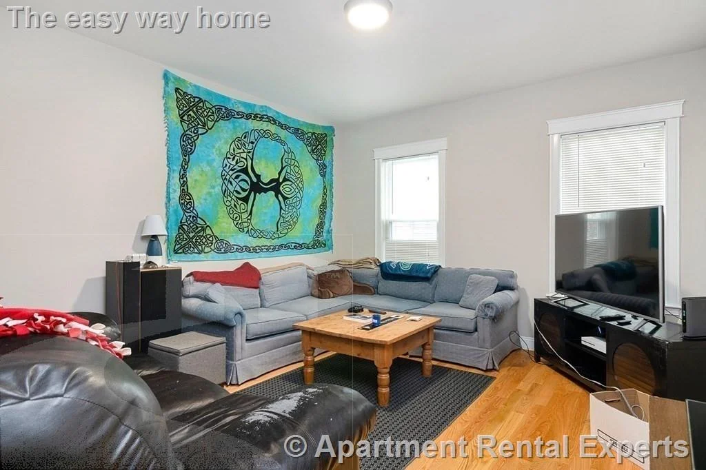 4 bed, 2 bath apartment for rent at 14 Stickney Ave Unit 1, Winter Hill — photo 9 of 10