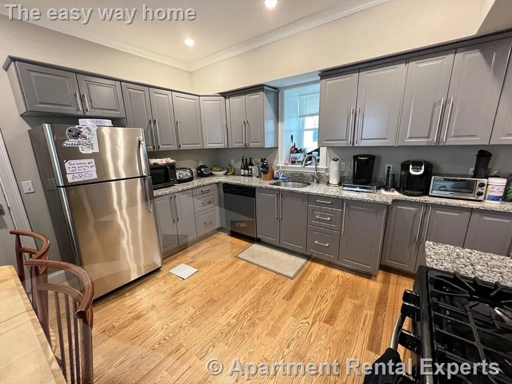 4 bed, 2 bath apartment for rent at 14 Stickney Ave Unit 1, Winter Hill — photo 1 of 10