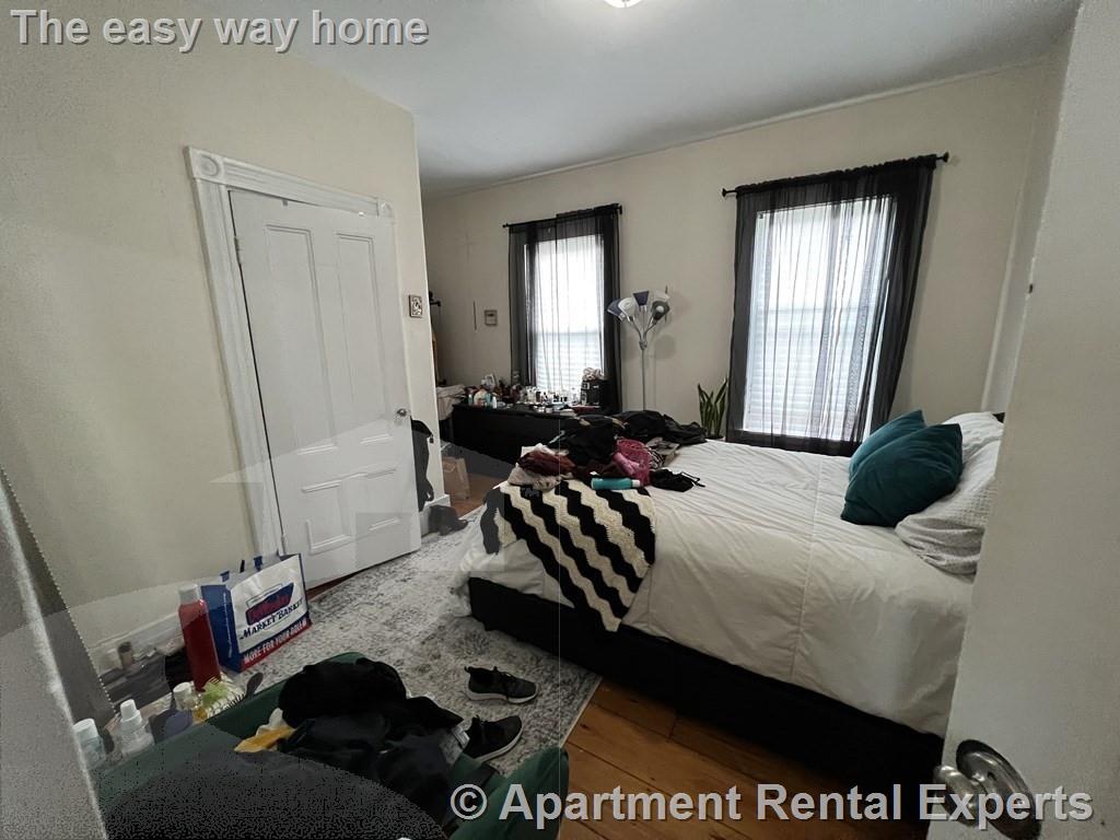4 bed, 2 bath apartment for rent at 14 Stickney Ave Unit 3, Winter Hill — photo 12 of 16