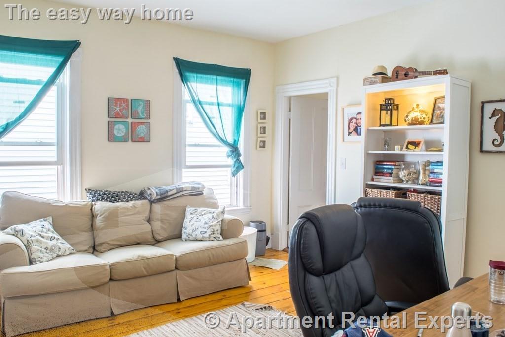 4 bed, 2 bath apartment for rent at 14 Stickney Ave Unit 3, Winter Hill — photo 9 of 16
