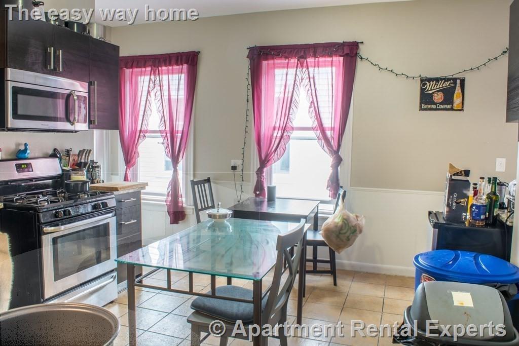 4 bed, 2 bath apartment for rent at 14 Stickney Ave Unit 3, Winter Hill — photo 1 of 16