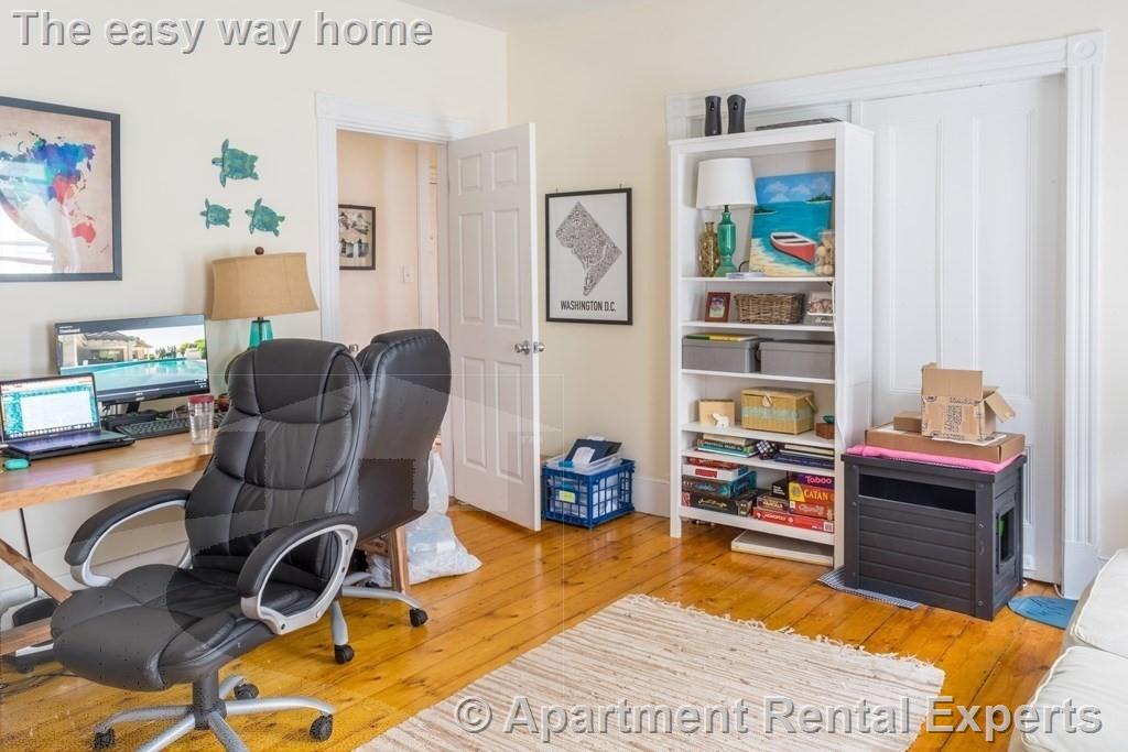 4 bed, 2 bath apartment for rent at 14 Stickney Ave Unit 3, Winter Hill — photo 4 of 16