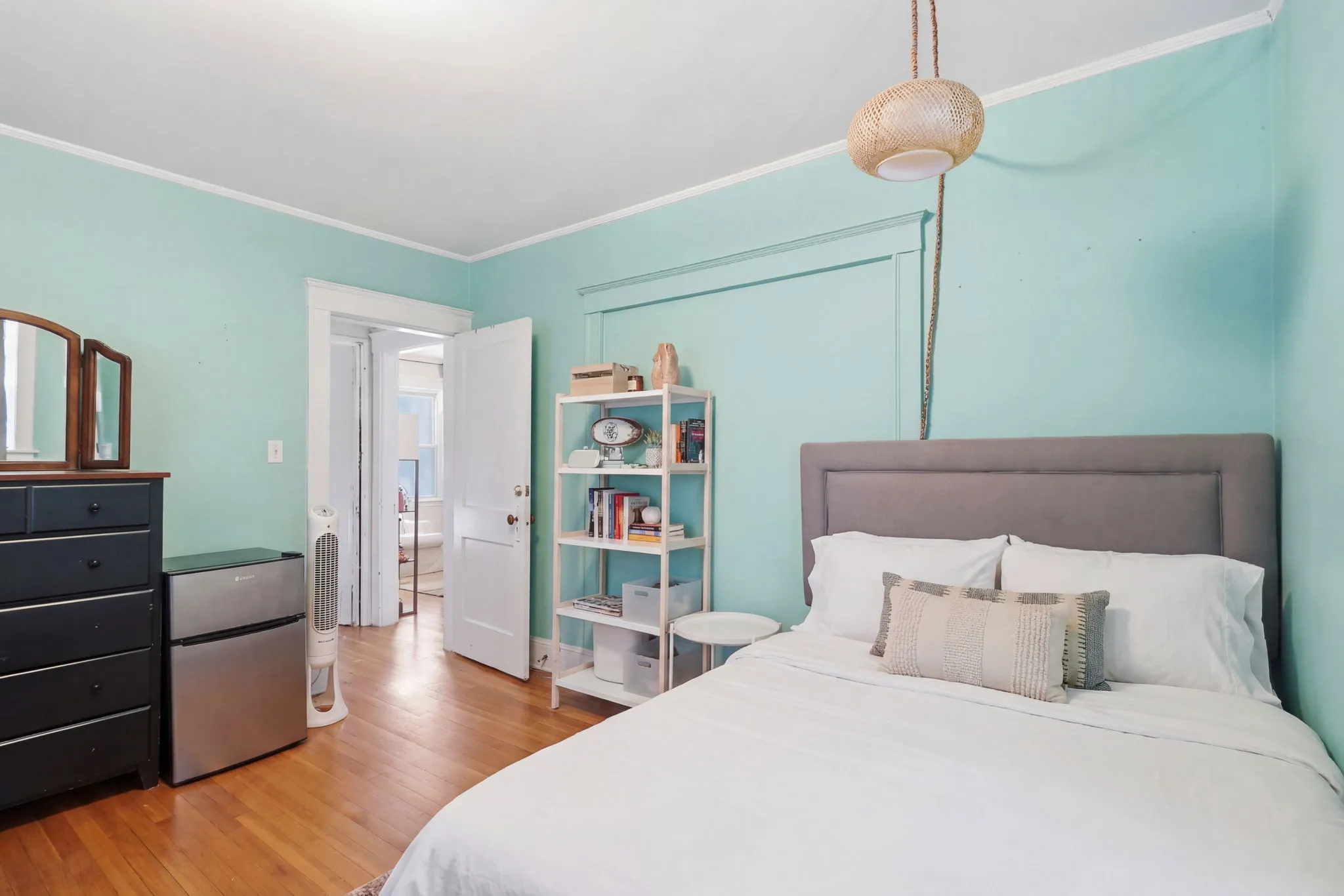 4 bed, 1 bath apartment for rent at 14 Stockwell St Unit 2, Mission Hill — photo 3 of 30