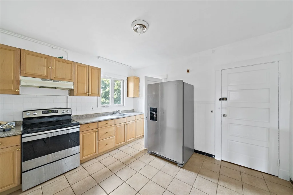 2 bed, 1 bath apartment for rent at 14 Stuart St Unit 2, Everett — photo 4 of 23