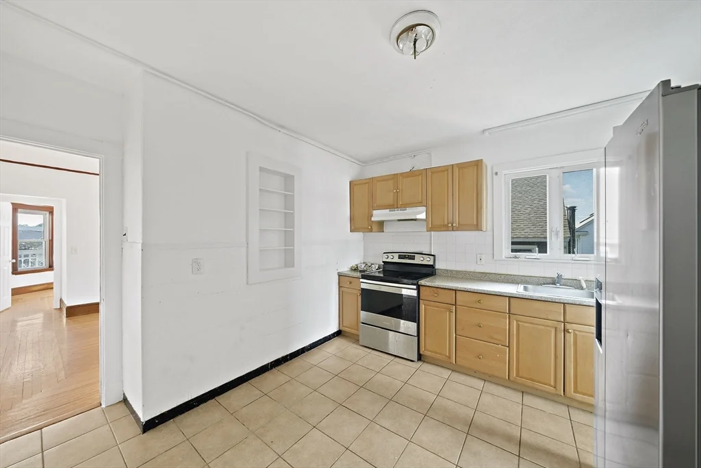 2 bed, 1 bath apartment for rent at 14 Stuart St Unit 2, Everett — photo 3 of 23