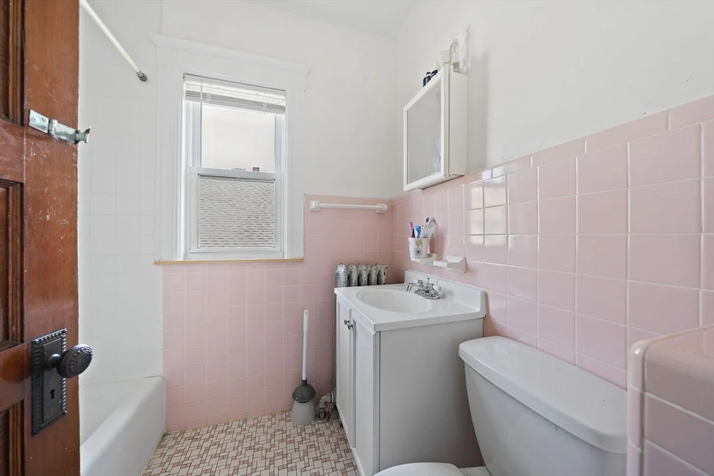 2 bed, 1 bath apartment for rent at 14 Stuart St Unit 2, Everett — photo 14 of 23