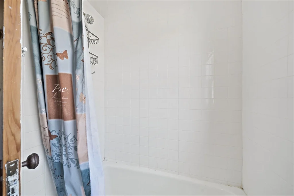 2 bed, 1 bath apartment for rent at 14 Stuart St Unit 2, Everett — photo 15 of 23